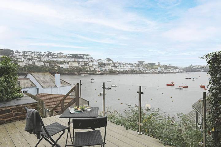 Cottage for 4 people, with garden in Polruan