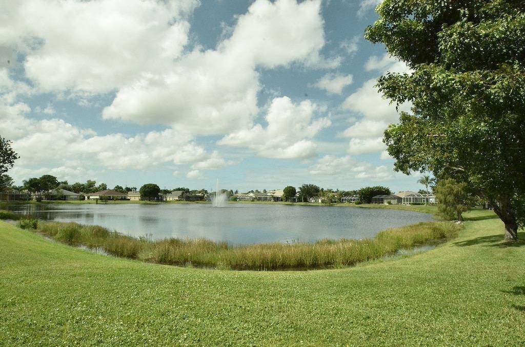 Traumhafte Lage direkt am See, mit Pool und Sonnen Terrasse an der Westseite in Iona, Southwest Florida