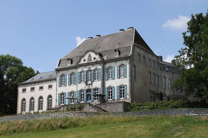 Gîte pour 36 personnes, avec sauna et jardin dans Tharoul