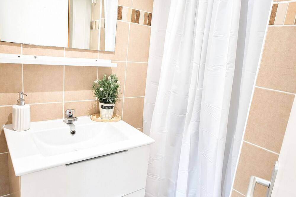 Petite maisonnette avec accès piscine in Montauban, Tarn-et-Garonne