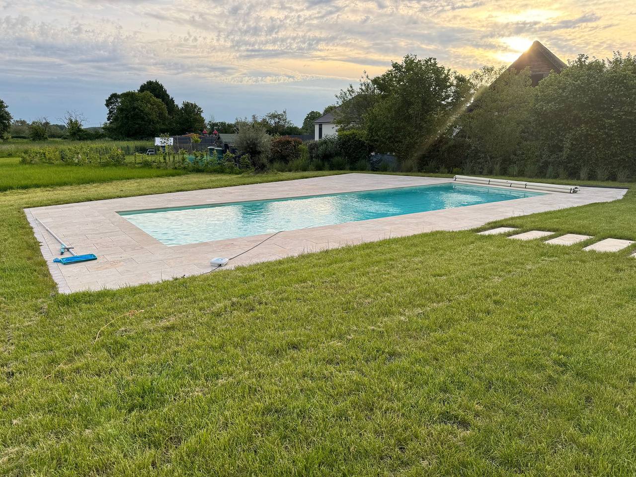 Maison contemporaine avec piscine et jardin, proche de Bourges in Saint-Éloy-de-Gy, Région de Bourges