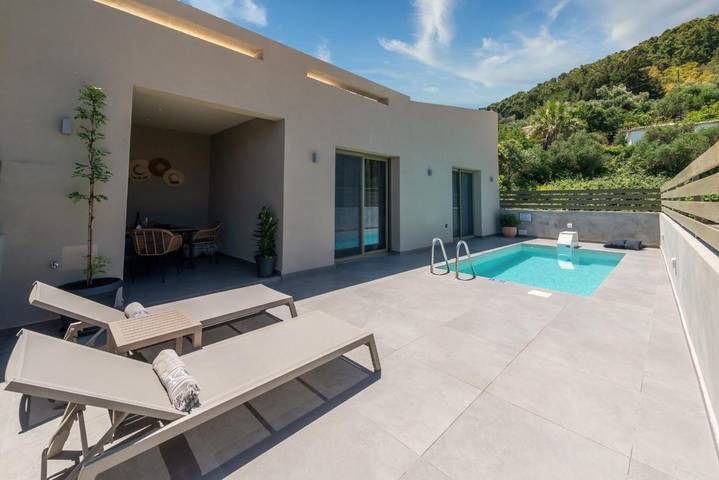 Villa für 2 Personen, mit Balkon und Terrasse sowie Pool und Ausblick in Zakynthos Stadt