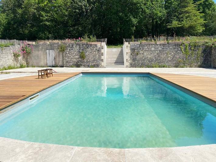 Location de vacances pour 10 personnes, avec Terrasse et Jardin ainsi que Piscine et Vue à Saint-Fort-sur-Gironde
