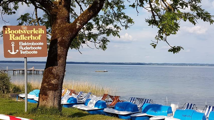 Gästehaus Radlerhof - Appartement Schliersee mit 30 qm mit Balkon in Gstadt am Chiemsee, Chiemsee