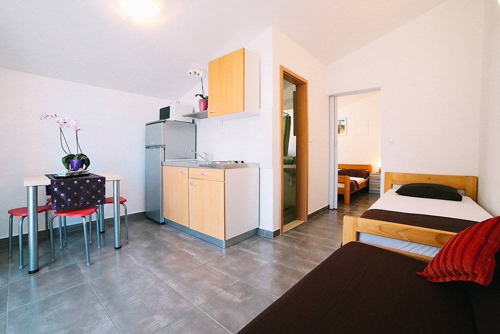 Ganze Wohnung, Ferienwohnung in Duće mit Meerblick, Balkon, Klimaanlage, W-Lan (4167-8) in Dugi Rat, Omis-Riviera