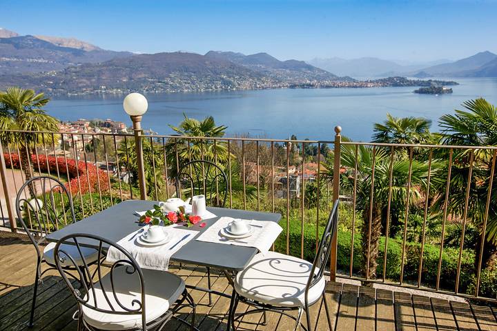 Ferienwohnung für 4 Personen, mit Seeblick und Pool sowie Balkon und Garten, mit Haustier am Lago Maggiore - 2