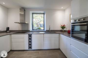 Gîte pour 12 Personnes dans Charbonnières-les-Varennes, Parc naturel régional des Volcans d'Auvergne, Photo 4