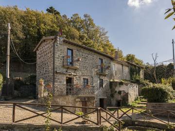 Ferienhaus für 4 Personen, mit Terrasse und Seeblick sowie Garten, mit Haustier in Latium