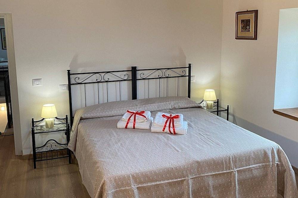 Peaceful farmhouse with private pool, amazing mountain views, Boules , Wifi in Castiglione di Garfagnana, Garfagnana