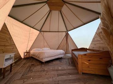 Tente pour 3 personnes, avec vue et jardin dans l' Aude