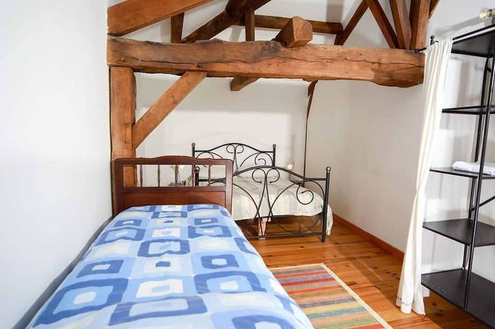 Location de vacances pour 8 personnes, avec terrasse ainsi que piscine et jardin à Madiran - 4