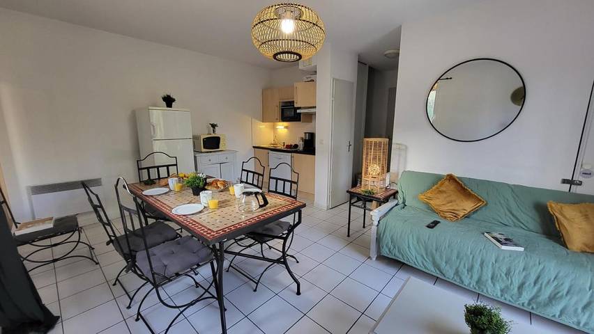 Parc de vacances pour 8 personnes, avec piscine et bassin pour enfant ainsi que jardin et vue, animaux acceptés à Saint-Saturnin-lès-Avignon - 2