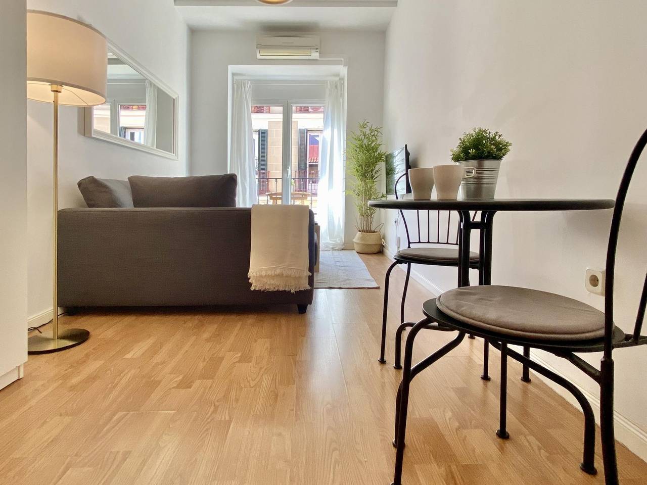 Entire studio, Charming Vaverde Malasaña - Cozy Apartment in Centro (Madrid), Madrid