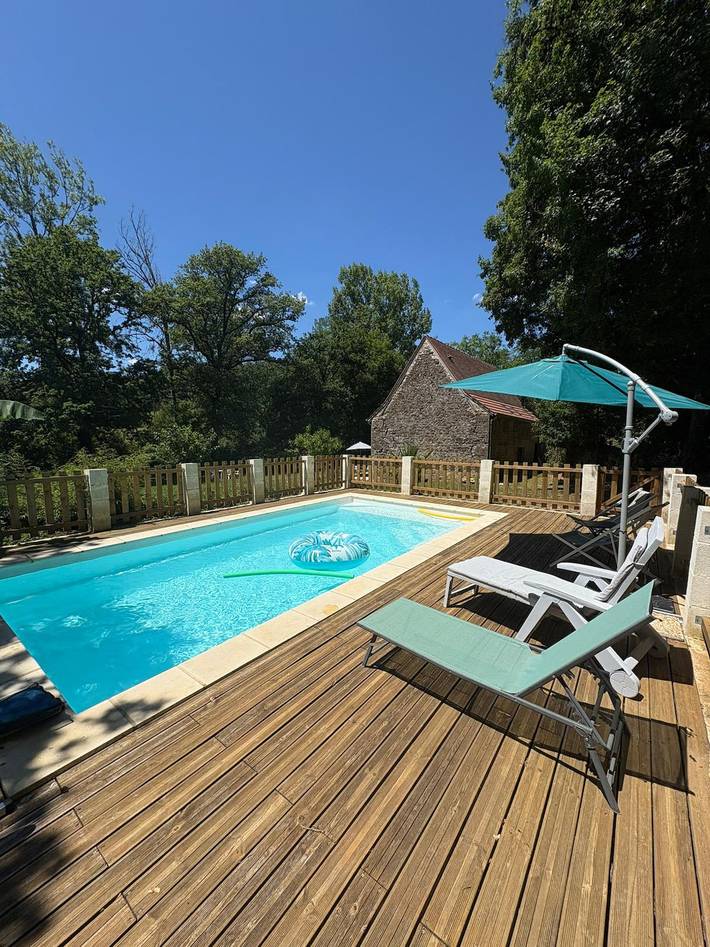 Location de vacances pour 6 personnes, avec Terrasse ainsi que Jardin et Piscine à Padirac