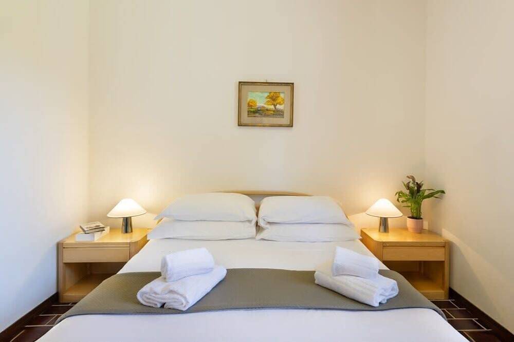 Large lakeside villa in Lesa, Lago Maggiore (Piemont)