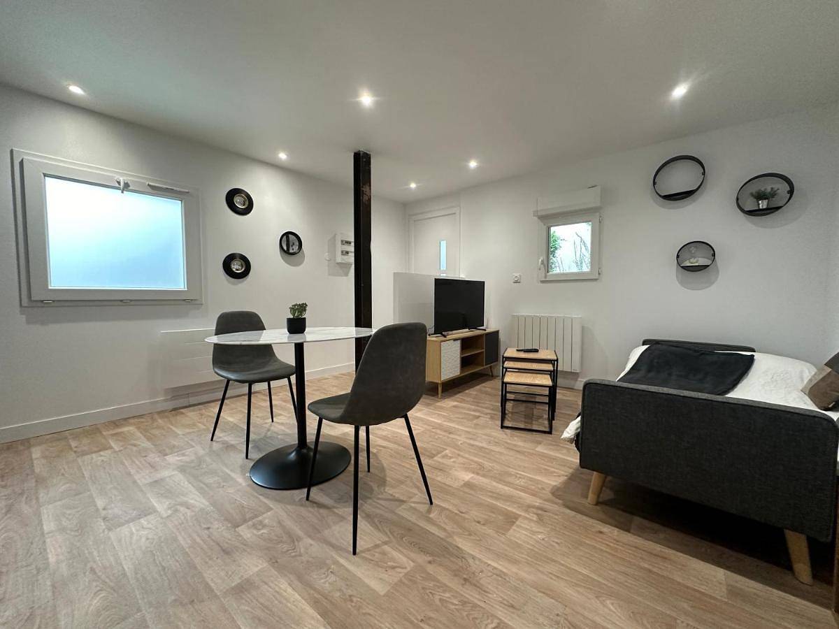 Appartement entier, Le Roadtrip, cosy, de plain-pied avec parking in Saint-Junien, Région de Rochechouart