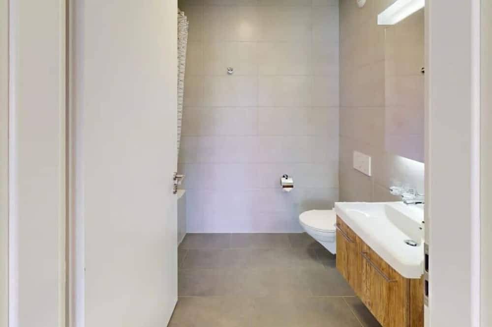Appartement entier, Bright & Contemporary 2-Bed, 2-Bath Apartment in Nyon in Nyon 2 Champ-Colin, Nyon