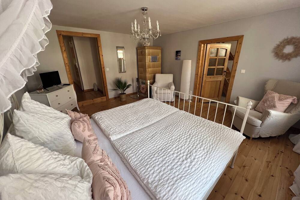 Appartement entier, Romantische Ferienwohnung im Herzen von Rheinsberg in See und Schloss Nähe in Rheinsberger See, Rheinsberg