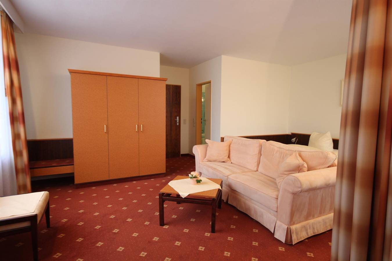 Doppelzimmer, Dusche oder Bad, Wc, Kat.B (buchbar) in Oesdorf (Bad Pyrmont), Bad Pyrmont