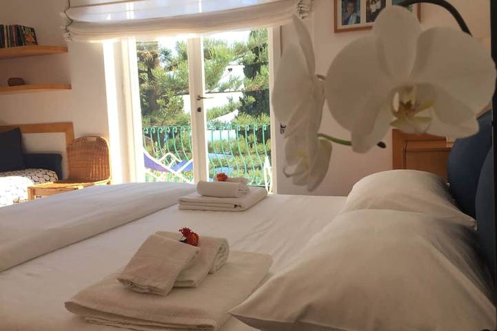Splendida villa sui Faraglioni 3 stanze 6 posti + suite extra 2 posti in Marina Piccola (Capri), Capri