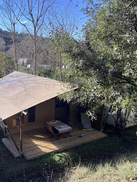 Camping pour 6 personnes, avec Terrasse