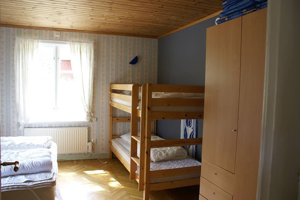 Schönes authentisches schwedisches Haus in friedlicher und ruhiger Umgebung, nahe am Wald. in Orrefors, Nybro und Umgebung