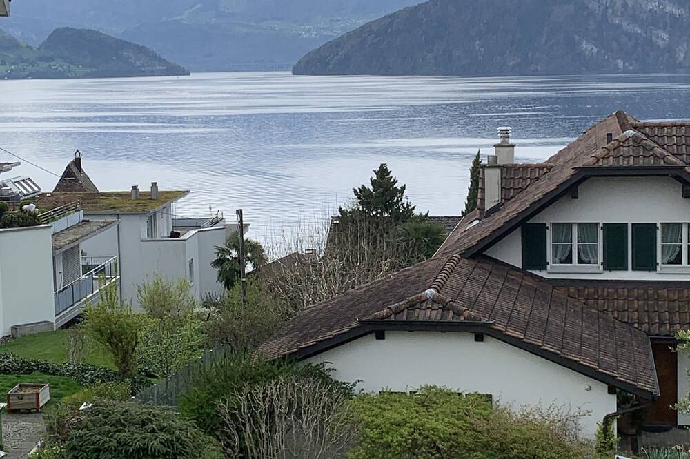 Ganze Wohnung, Refugium 2-Zimmer Maisonette-Ferienwohnung am Vierwaldstättersee Nähe Luzern in Weggis, Vierwaldstättersee