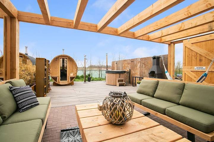 Ferienhaus für 11 Personen, mit Whirlpool und Terrasse sowie Garten und Sauna