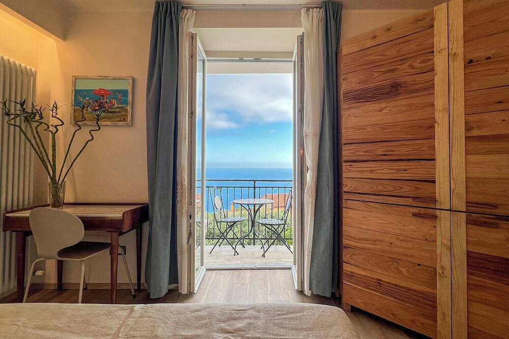Entire apartment, Casa Camelia: your luxury apartment in the heart of Cinque Terre in Volastra, Riomaggiore Municipality