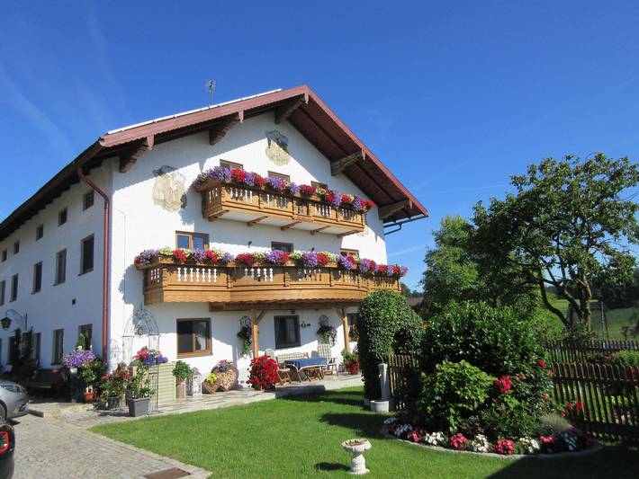 Ferienwohnung für 7 Personen, mit Balkon und Terrasse sowie Garten in Taching am See