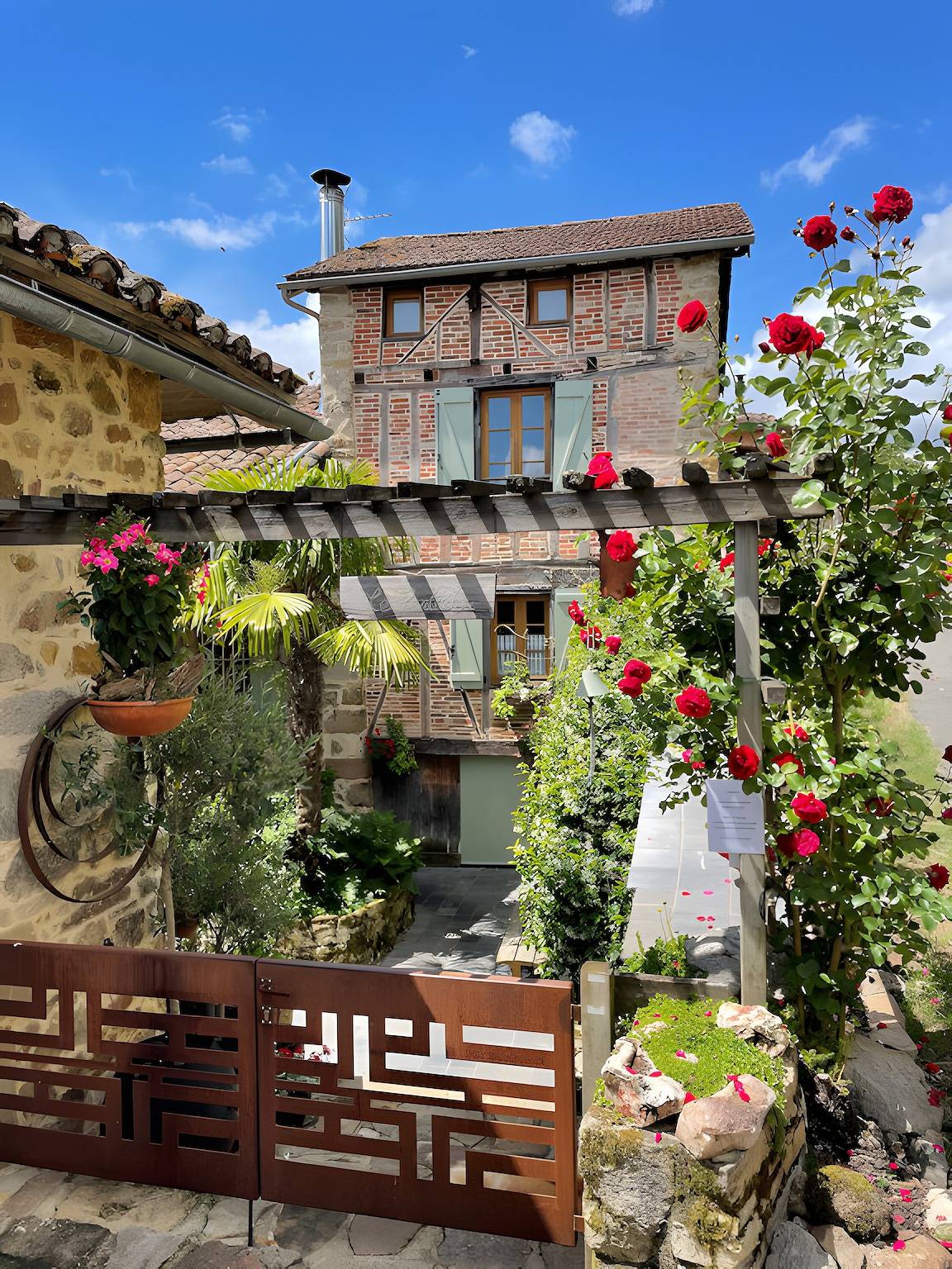 Chambre d’hôtes Bambou avec piscine partagée, terrasse privée et Wi-Fi in Felzins, Lot