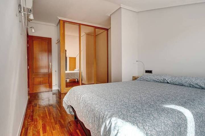 Apartamento entero, Luminoso ático con terraza, Irún | Parking | 4Pax, Ir Property Management in Irún, Guipúzcoa