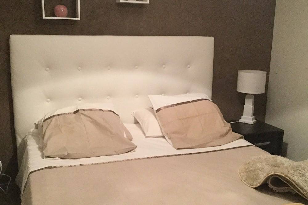 The Provence cicada in Saint-Paul-Trois-Châteaux, Nyons region