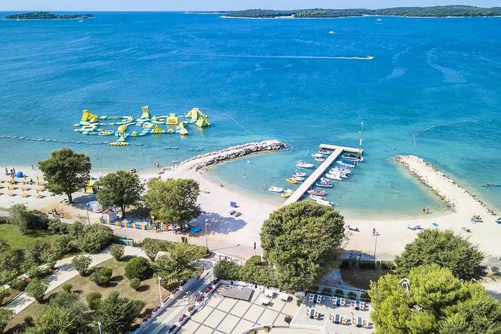 Camping für 6 Personen, mit Terrasse und Pool, mit Haustier in Istrien - 2