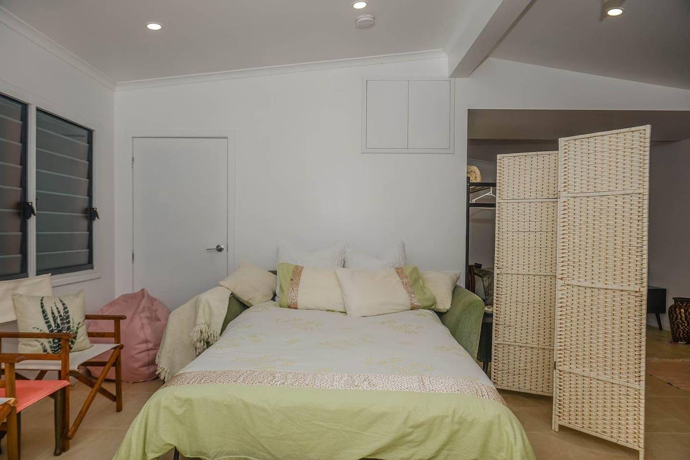 Renovated 2-Bed Cottage - Sleeps 4 - Free Parking in Sunshine Coast