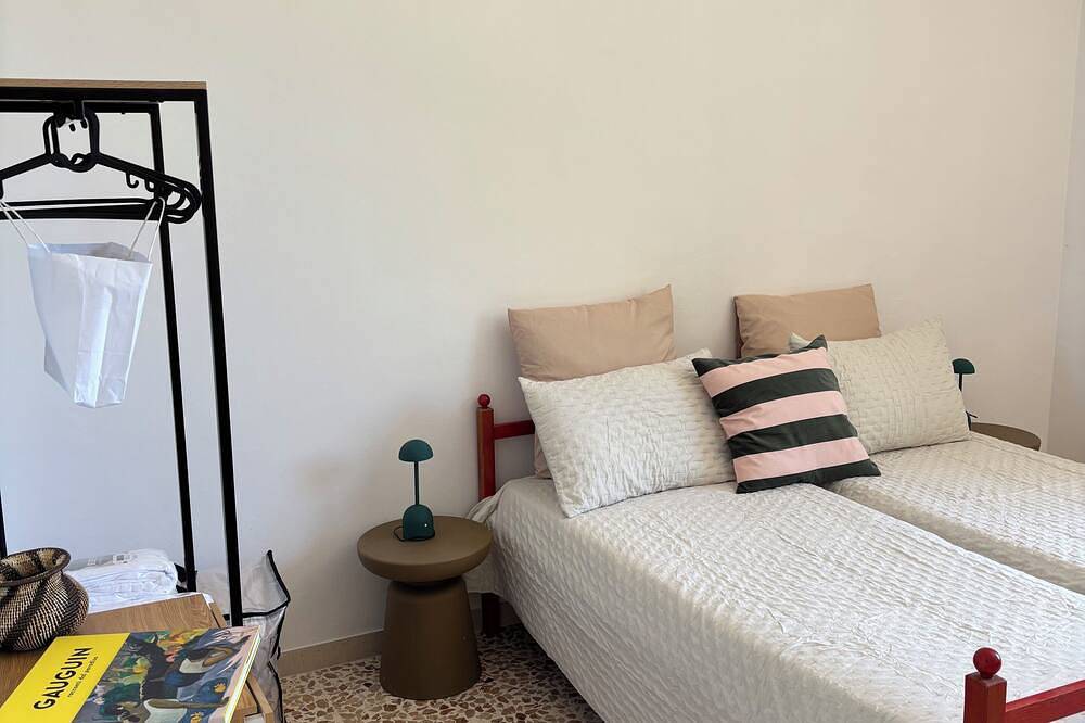 Charming 3-bedroom cottage with lake view in Tuoro sul Trasimeno, Lake Trasimeno