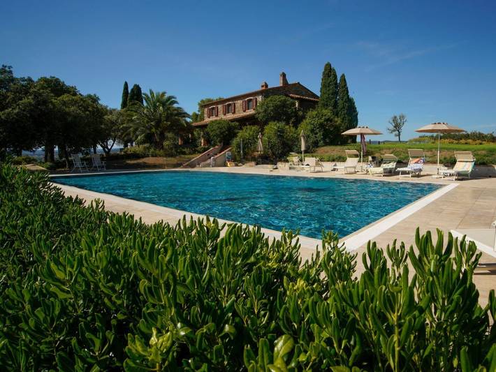 Agriturismo per 13 persone, con Terrazza e Giardino nonché Piscina e Vista lago a Scarlino