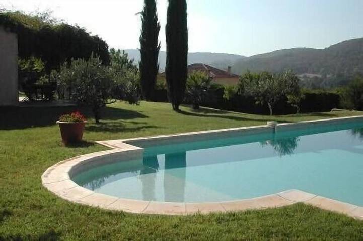 Location de vacances pour 6 personnes, avec jardin, animaux acceptés à Salernes