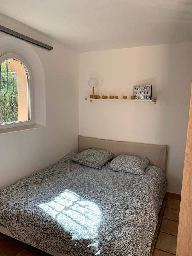 Appartement entier, Studio Apartment in Roquefort-les-Pins, Côte méditerranéenne (France)