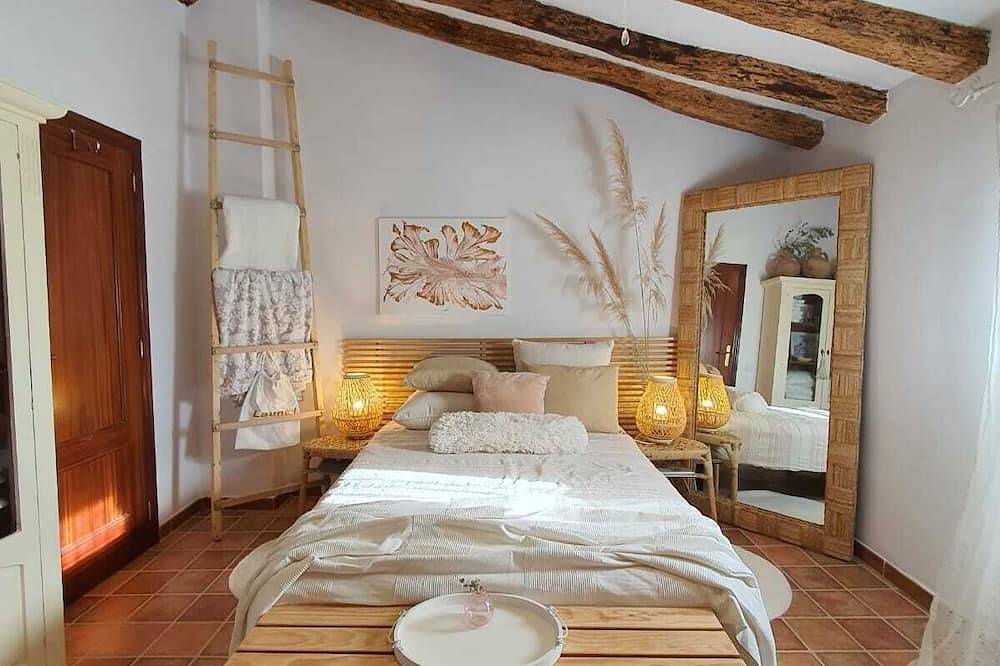 1800 Stone House 10 minutes drive to the sea. in Vandellòs i l'Hospitalet de l'Infant, Costa Dorada