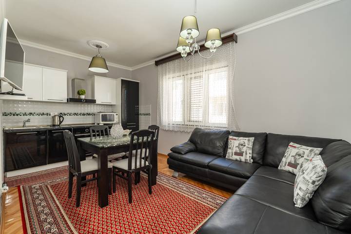 Ferienhaus für 6 Personen, mit Terrasse und Meerblick in Montenegro - 4