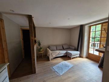 Gîte pour 8 personnes, avec terrasse et vue à Bor-et-Bar