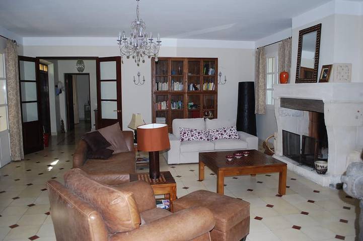 Gîte pour 8 personnes, avec jardin à Maillane - 3