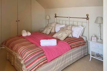 Log Cabin for 13 People in Mullion, Cornwall, Photo 2