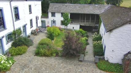 Gîte pour 2 personnes, avec terrasse et vue dans Cherain