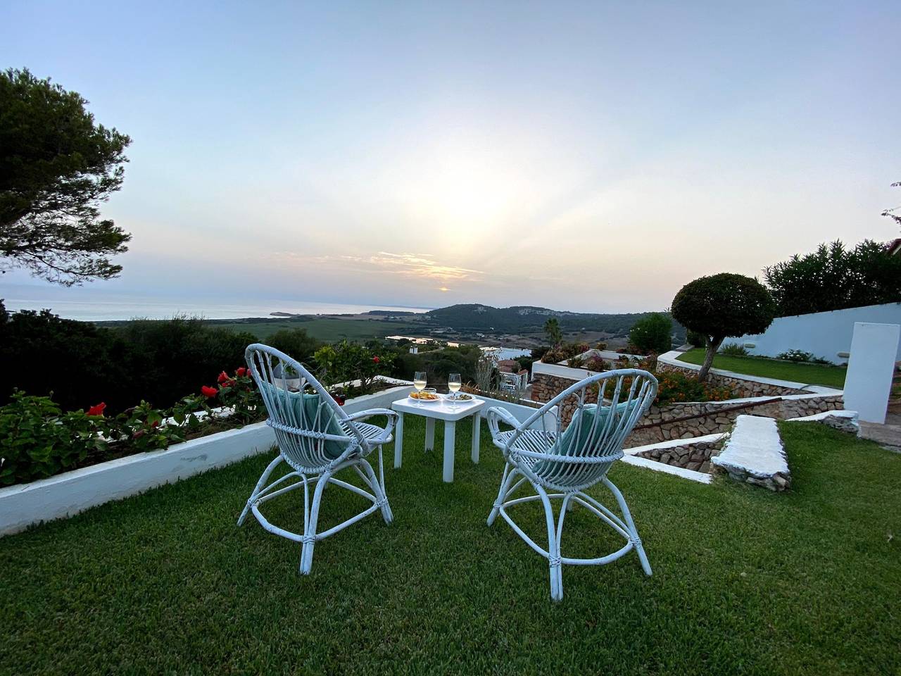 Appartement Miramar à Son Bou avec grande terrasse vue mer et piscine privée entourée de verdure in Sant Jaume, Municipalité de Alaior