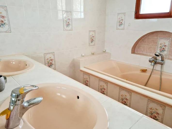 Location de vacances pour 4 personnes, avec vue ainsi que terrasse et jardin à Roquefort-la-Bédoule - 4