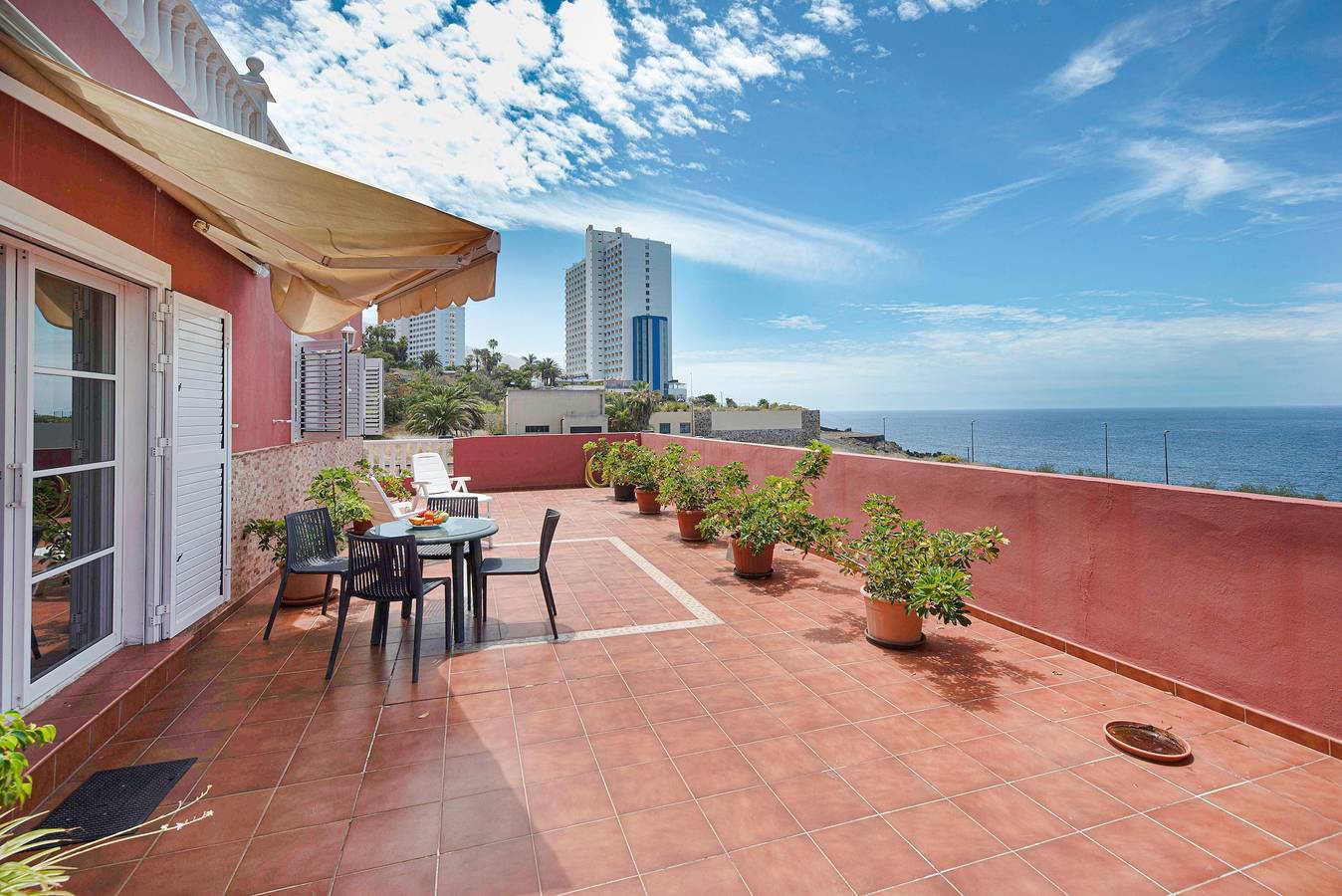 Appartement entier, Vacances 'Bonito' avec Vue sur la Mer, Terrasse Privée et Wi-Fi in El Burgado, Puerto de la Cruz