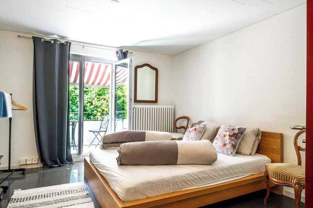 Sunny Balcony Retreat in Zürich in Zurich, Zurich district