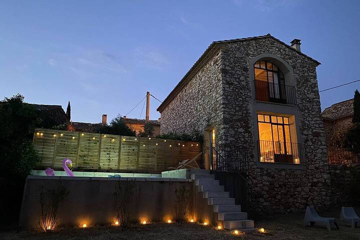 Location de vacances pour 6 personnes, avec terrasse et jardin, animaux acceptés à La Capelle-et-Masmolène